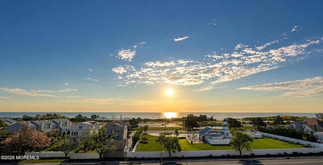 Building Photo - 422 Ocean Blvd N
