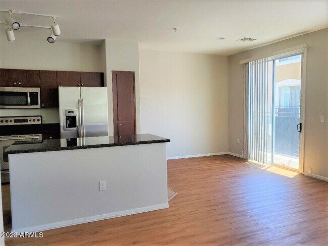 Building Photo - 2450 W Glenrosa Ave