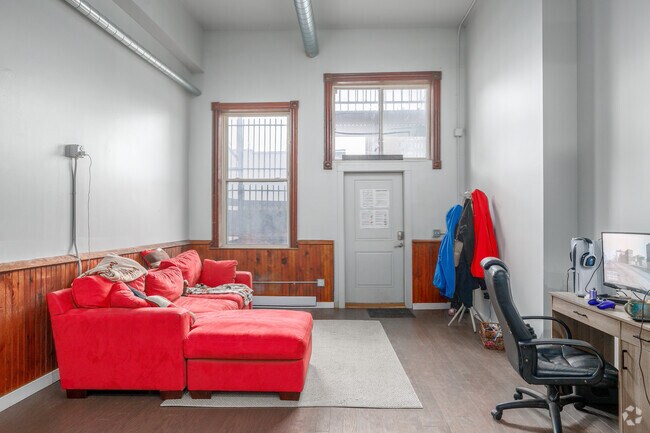 2BR, 1BA - 780SF - Living Room - The Miller