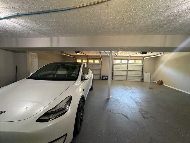 Building Photo - 934 Bay Ridge Dr