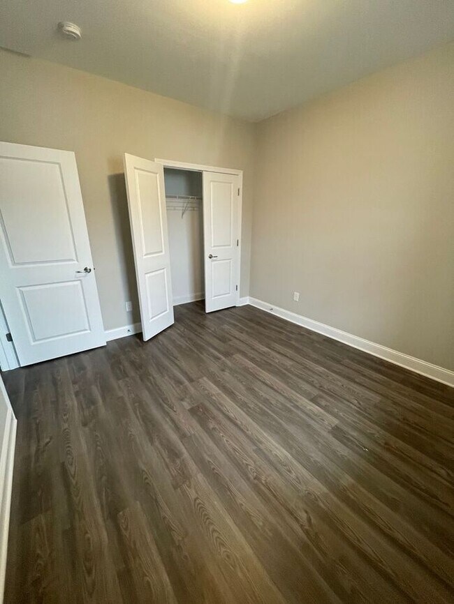 Building Photo - 2-Bedroom Townhome in Lenoir City