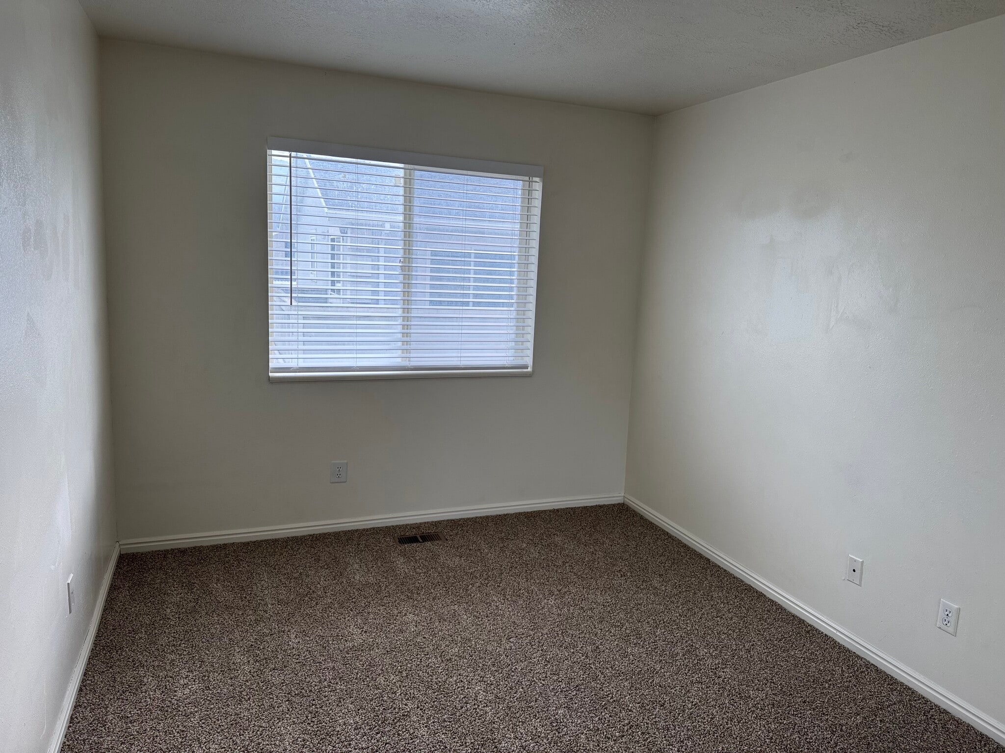 Building Photo - 1392 N 260 W