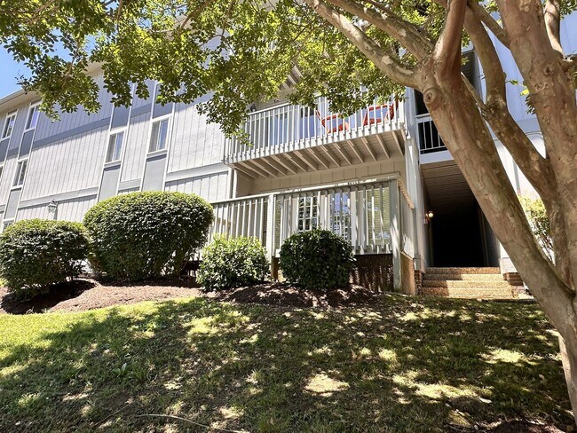 Building Photo - Bellemeade Highlands Condo