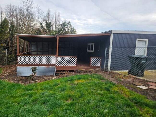 Building Photo - 3Bd/2Ba Manufactured Home - For viewing!