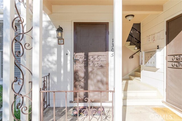 Building Photo - 1305 E Glenoaks Blvd