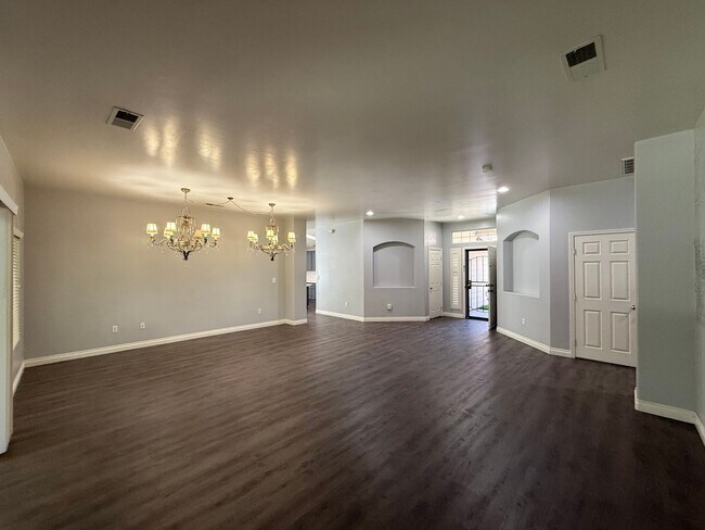 Building Photo - Beautiful 4 Bedroom, 3 Bathroom Home with Enclosed Patio & Stunning Backyard