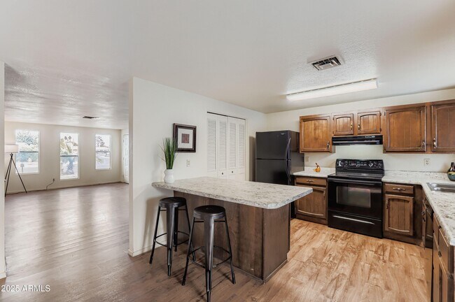 Building Photo - 1619 W El Alba Way