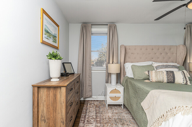 Building Photo - 145 Isabel Ave