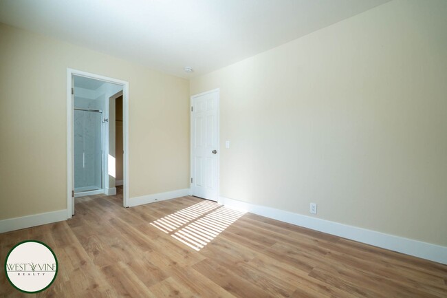 Building Photo - 513 Pierce Rd