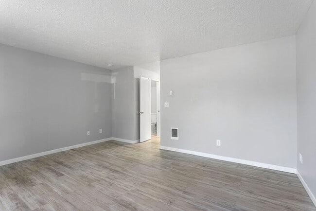 Building Photo - 2 bedroom unit. Pets OK! Lots of upgrades!...