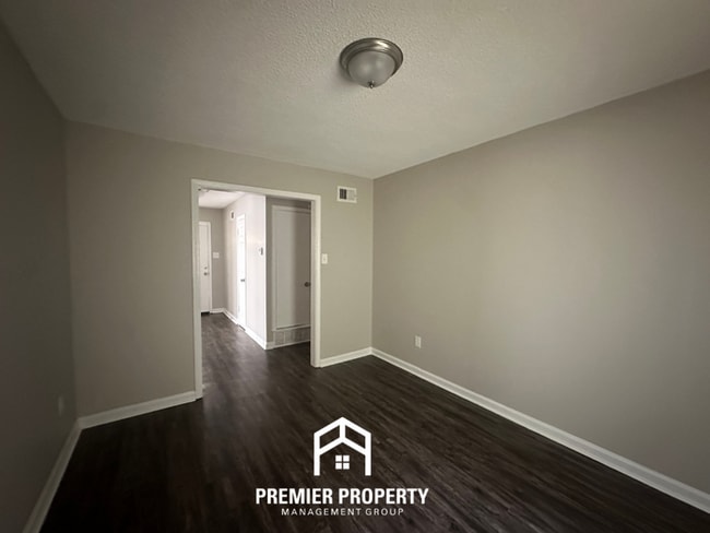 Building Photo - Modern 3BR/2BA Bartlett Area Home | Brick Fireplace & Spacious Fenced Yard