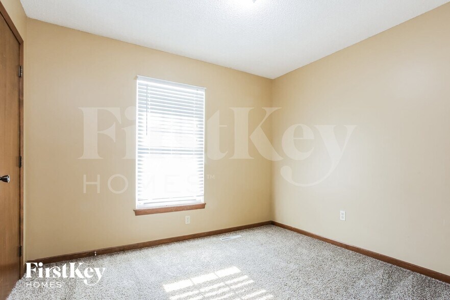 Building Photo - 2636 SW Krista Ct