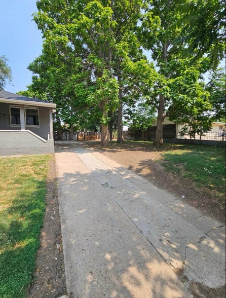 Building Photo - 668 S Lowell Blvd