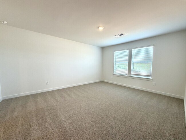 Building Photo - 2372 Meadowwood Dr