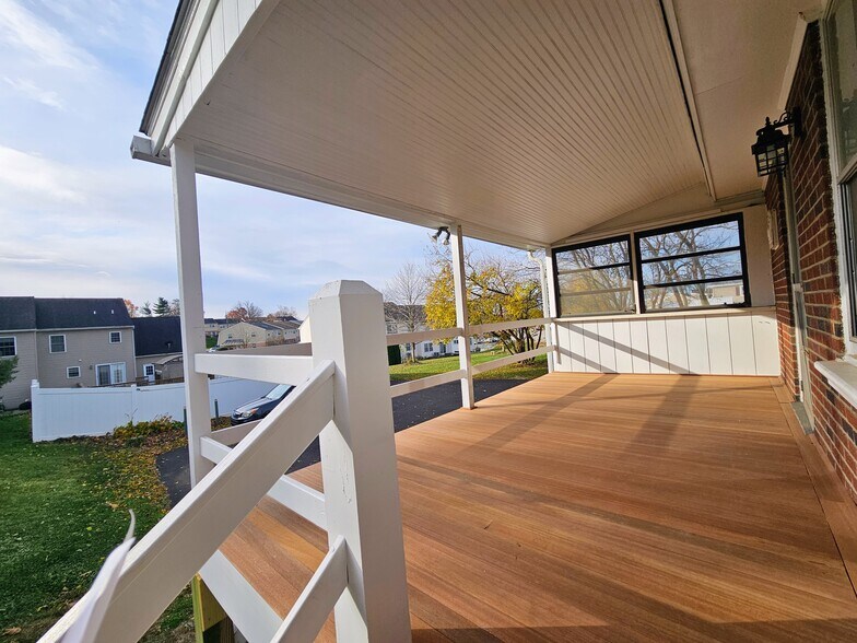 Building Photo - 292 W Main St