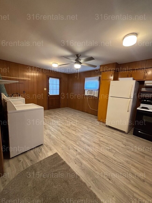 Building Photo - Two bed one bath available NOW!