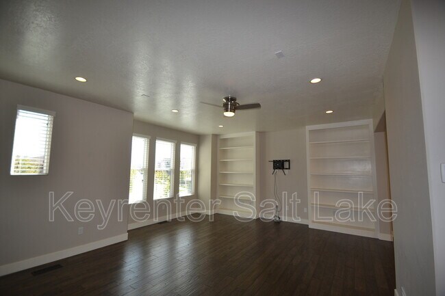 Building Photo - 11373 S Oakmond Rd