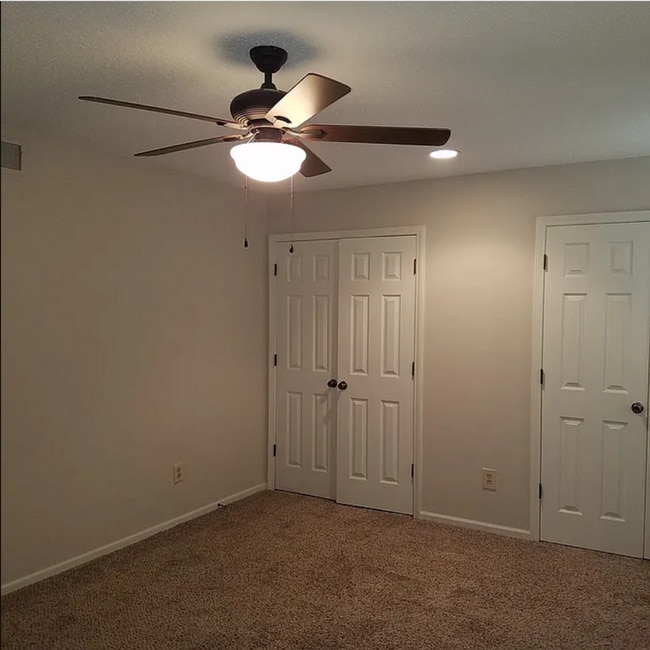 Building Photo - Charming home for your family!