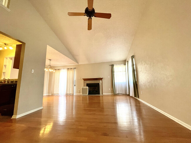 Building Photo - 13 Wilan Ln