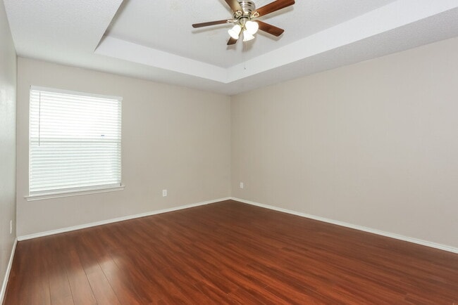 Building Photo - 401 Meadow St