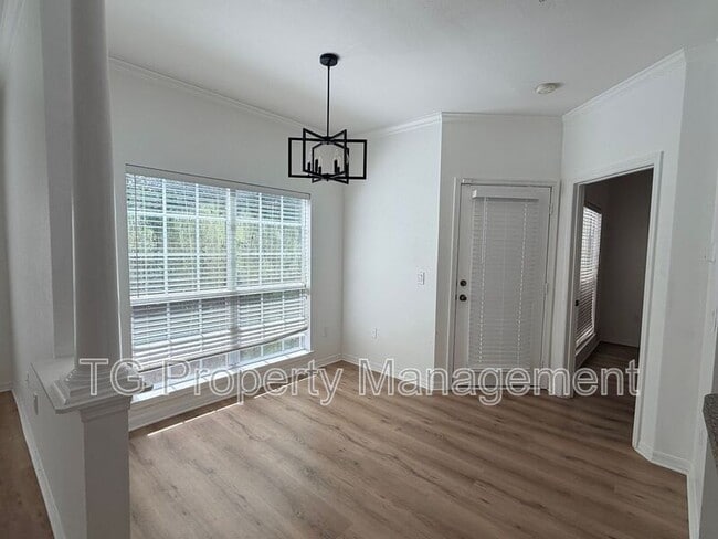 Building Photo - 7800 Point Meadows Dr