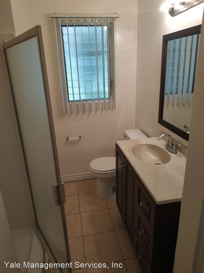 Building Photo - 18553-18563 Clark St