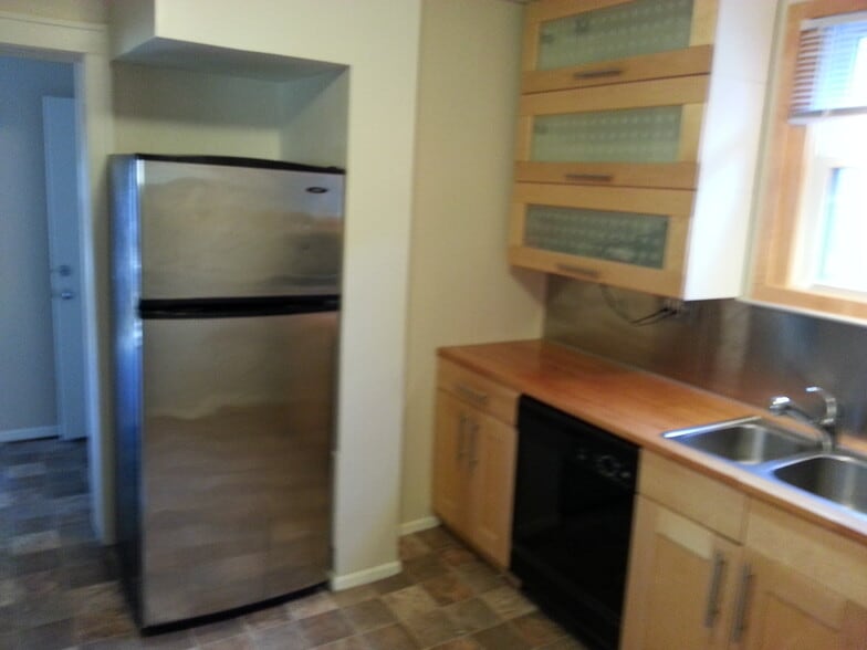 Building Photo - 516 4th Ave SE