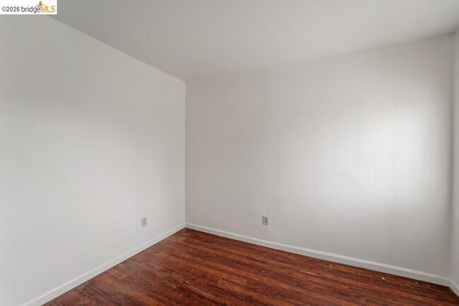 Building Photo - 402 Bissell Ave