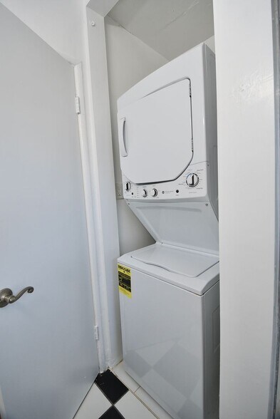 Building Photo - 5220 Radford Ave