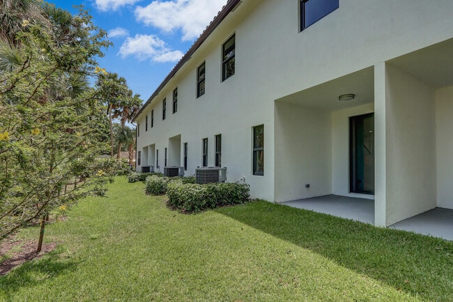 Building Photo - 400 Bella Sol Way