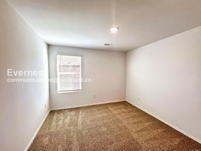 Building Photo - 4 Bed/2 Bath Home with 2-Car Garage / Pet-Friendly / Vouchers Accepted / Available Now!