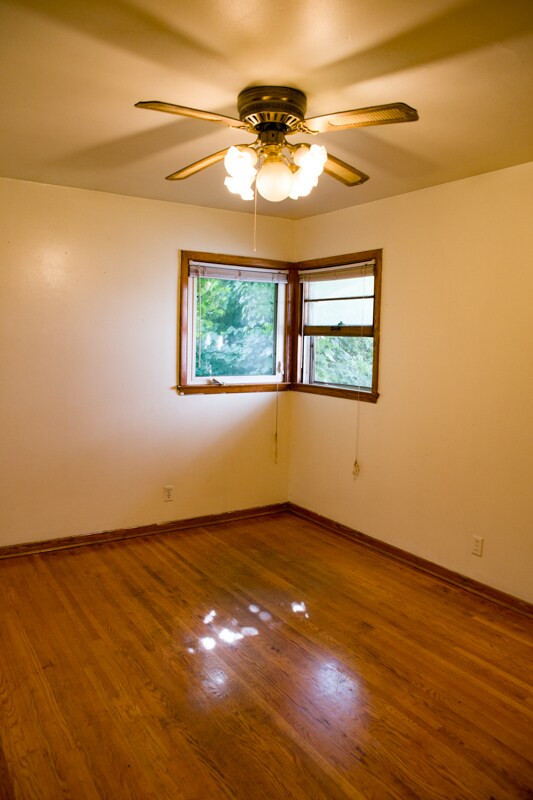 Building Photo - 1104 13th Ave SE