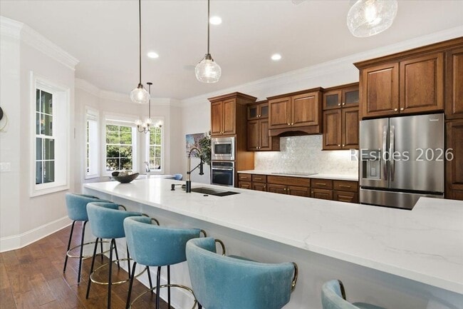 Building Photo - 165 Topside E