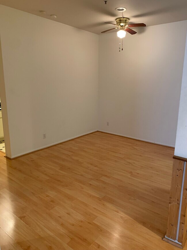 Building Photo - 500 S Berendo St