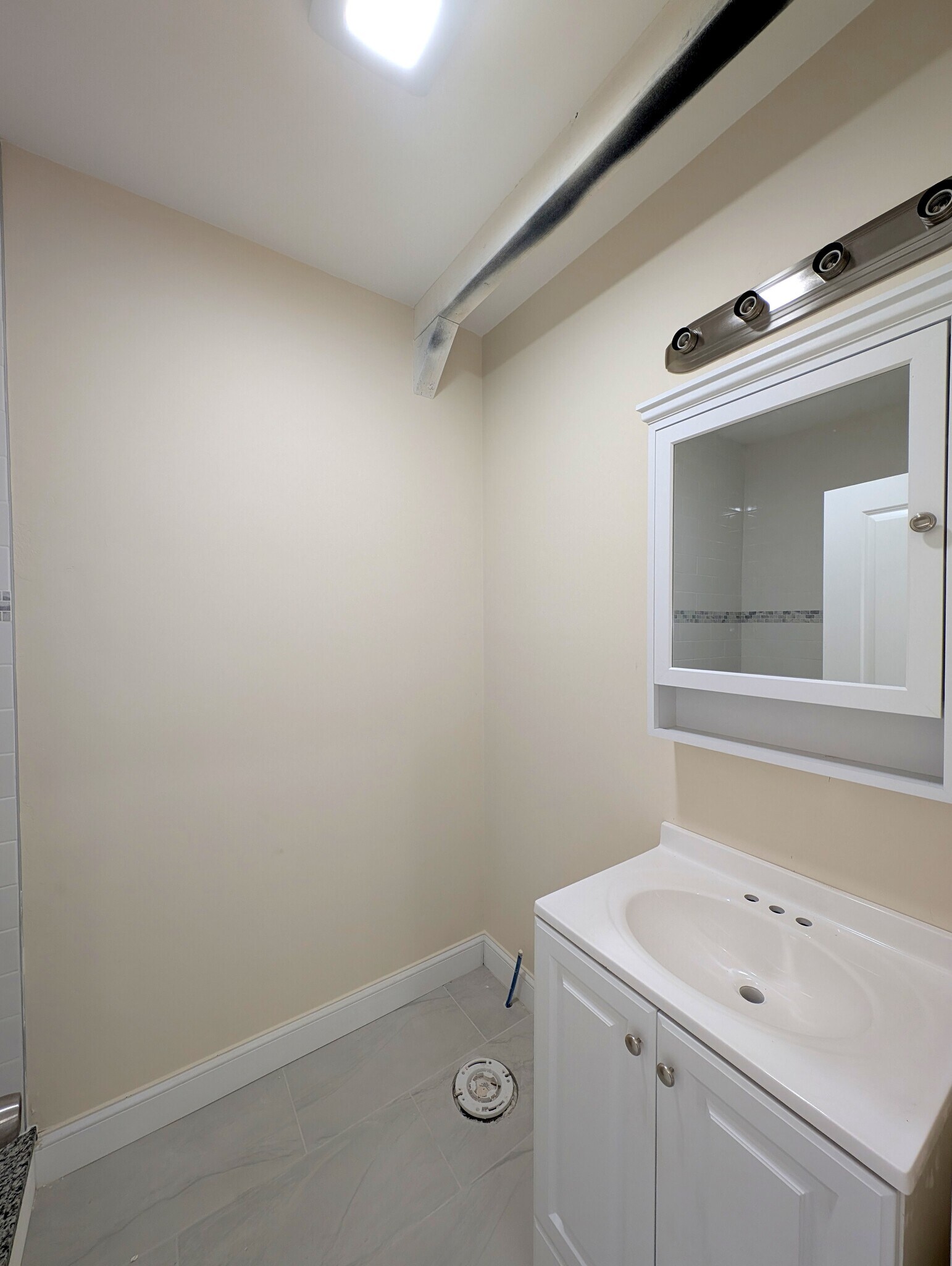 Building Photo - 7 Lowell Cir