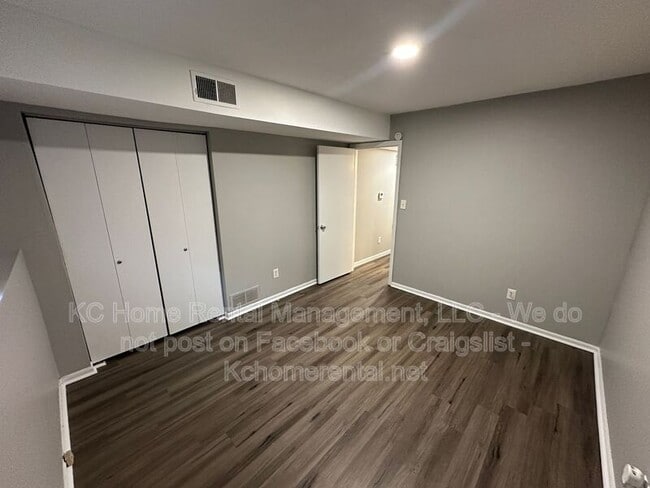 Building Photo - 9213 E 54th Terrace