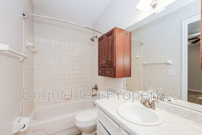 Building Photo - 373 Elan Ct