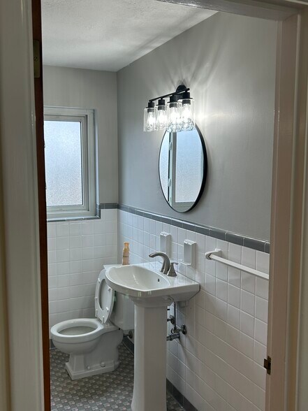 Building Photo - 3516 Blue Rock Rd