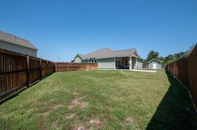 Building Photo - 2125 Stubbs Dr
