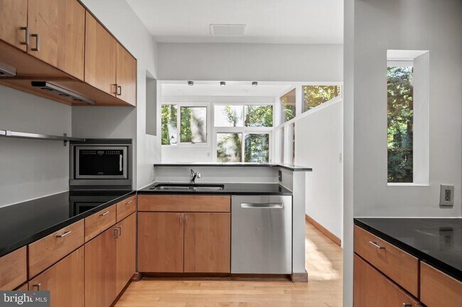 Building Photo - 2227 Glasgow Rd