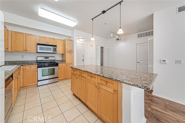 Building Photo - 100 S Alameda St