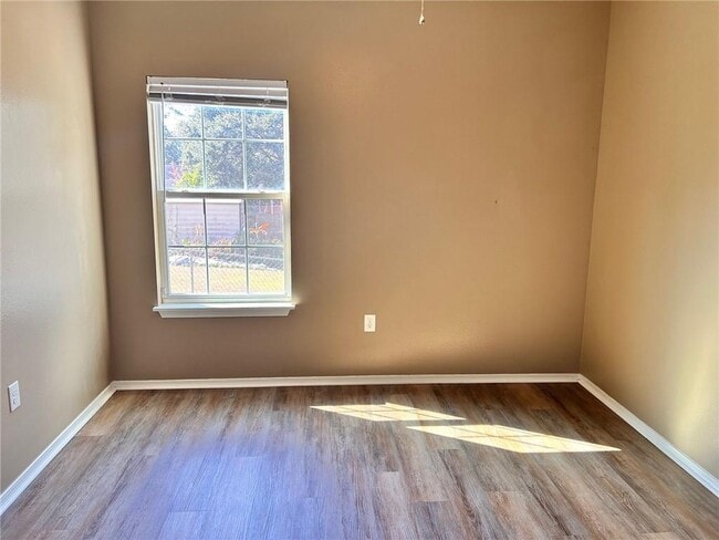 Building Photo - 5640 Mounthill Ct