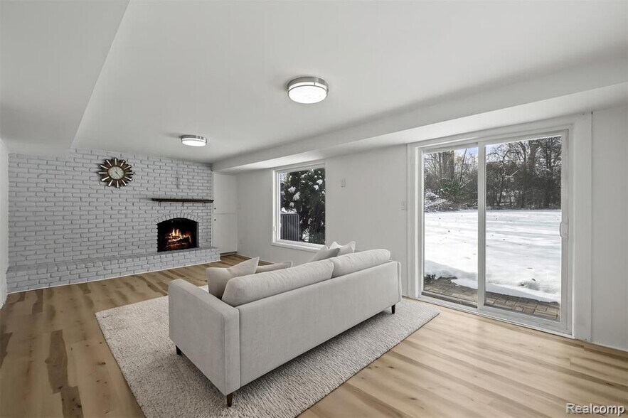 Building Photo - 5570 Forman Dr