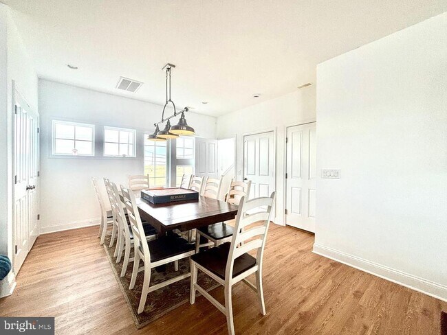 Building Photo - 448 Dock Rd