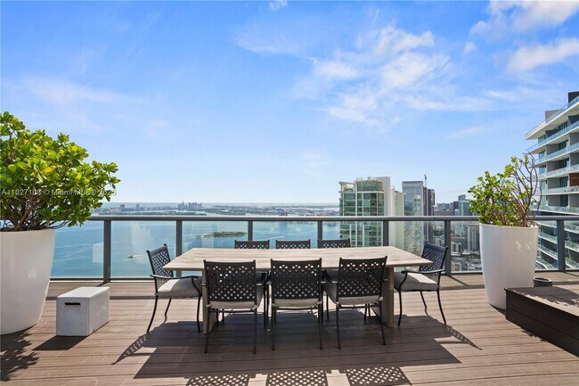 Building Photo - 650 NE 32nd St