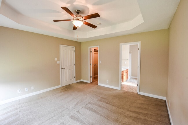 Building Photo - Pet Friendly Three Bedroom with Bonus!