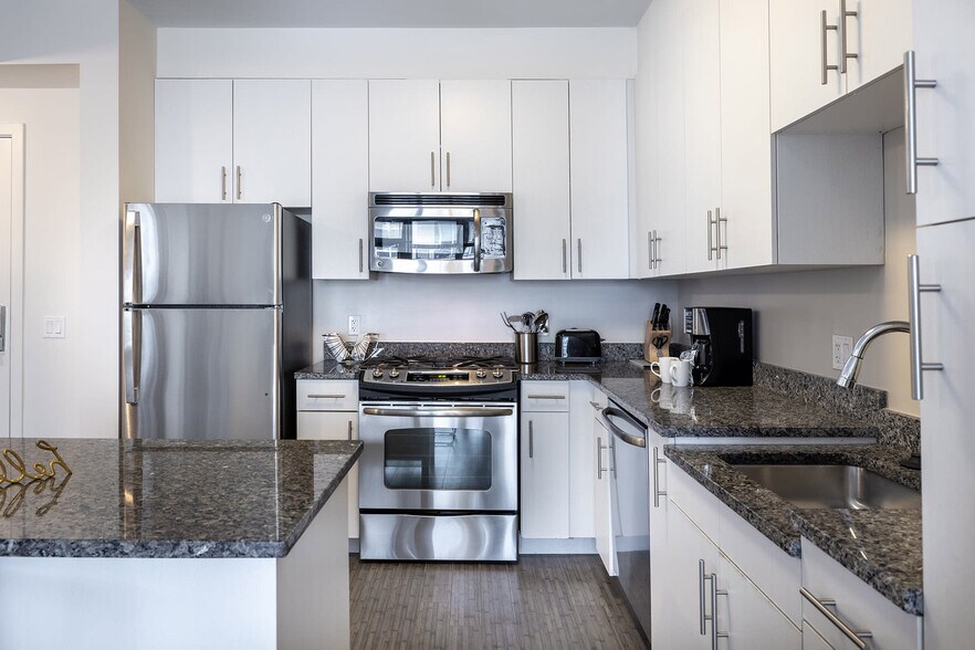 Building Photo - 301 Cmns Pk S