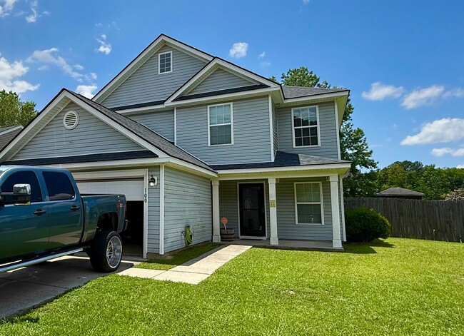 Primary Photo - 4 Bedroom 2.5 Bath House in Quail Hill Goo...