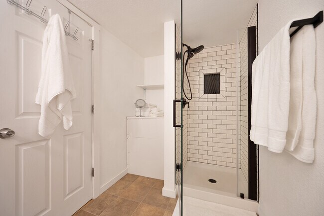 Building Photo - 1221 N A St