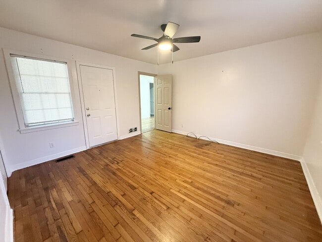 Building Photo - 1100 W Grand Ave